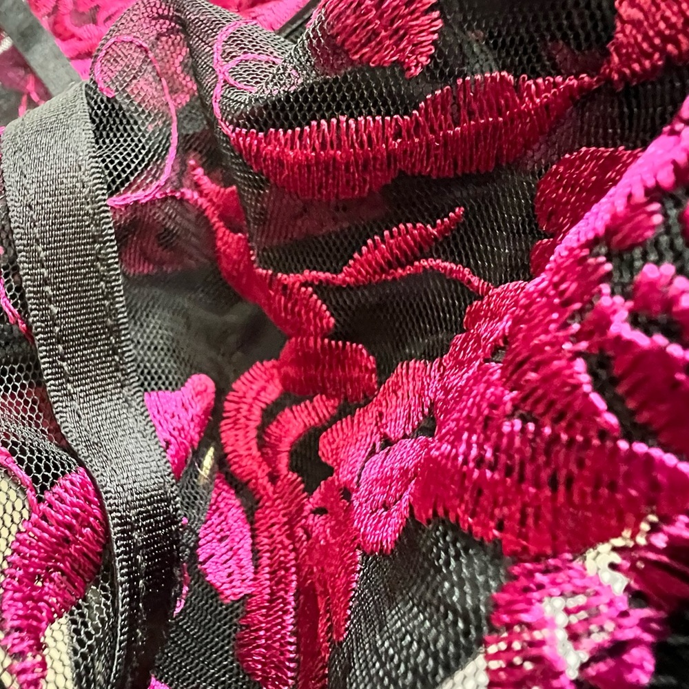 Torrid TWO TONE FLORAL FUCHSIA EMBROIDERED MESH BODYSUIT Size 2X - Picture 5 of 14